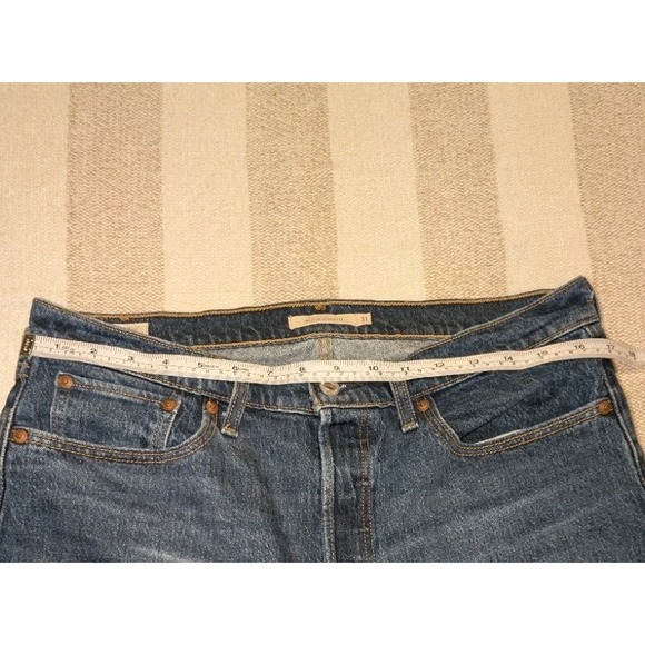 Levi's Premium Wedgie Straight Button Fly Medium Wash High Rise Women's Jeans 31 - Picture 5 of 12
